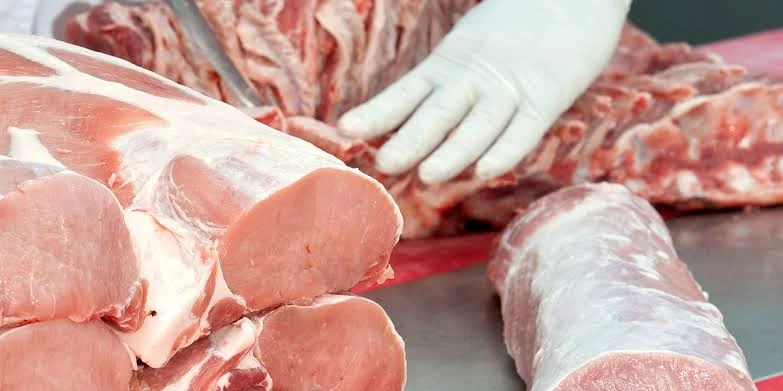 Cortes de cerdo en la procesadora